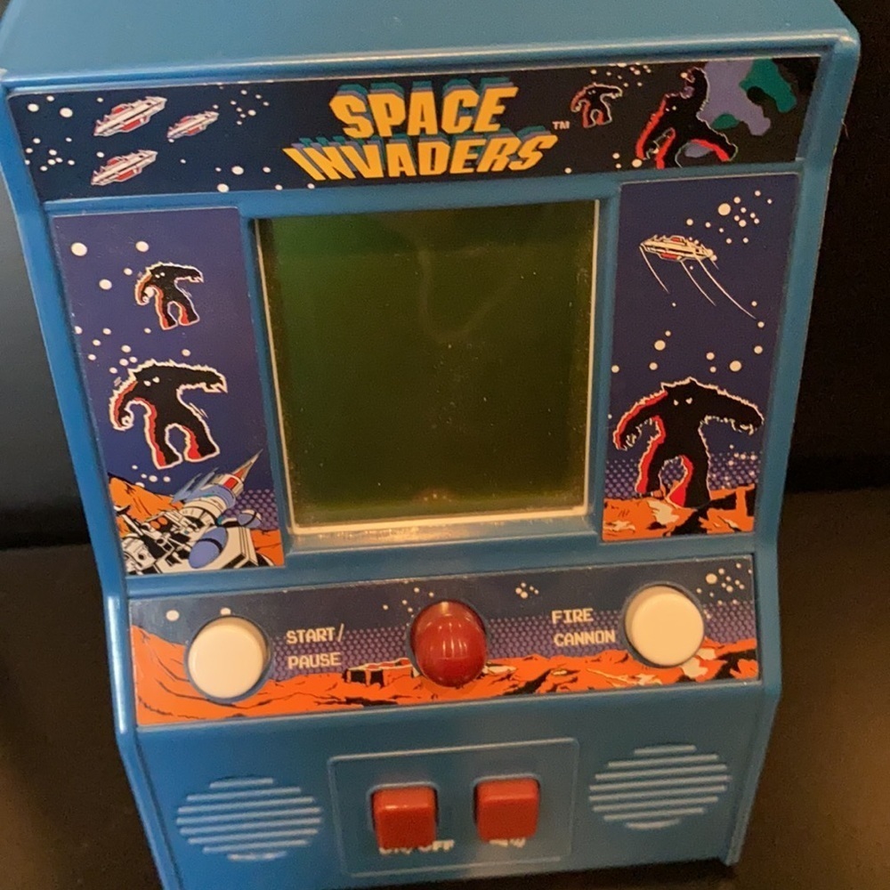 Space Invaders Arcade Replica Handheld Game - Picture 3 of 6